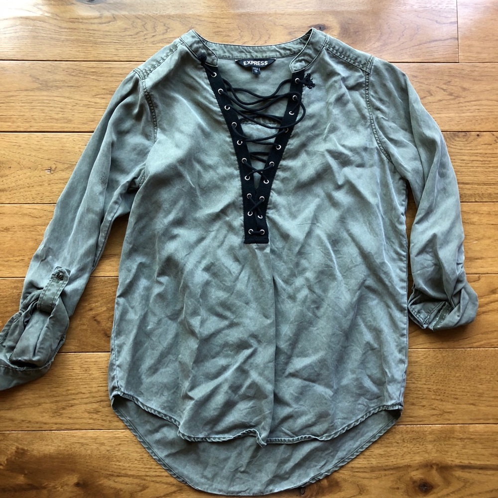 Lace up express top